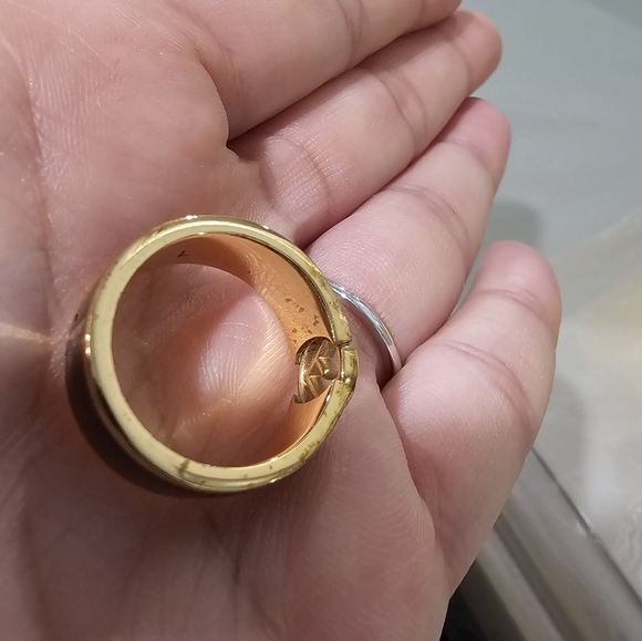 Authentic Fendi ring size Large with original box - Picture 5 of 9